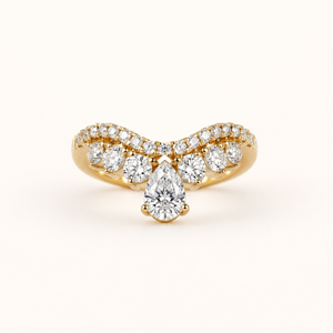 Bague en or jaune 18 carats pour femme avec diamant de laboratoire en forme de poire et bande chevron |   Bijoux fins et élégants, empilables, pour mariage, anniversaire, promesse - Product Image 1
