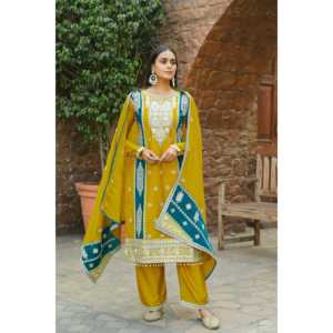 Conjunto de Ropa Tradicional China de Diseño, Elegante Top de Seda, Plazzo y Dupatta para Fiestas - Product Image 2