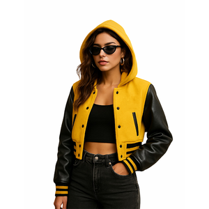 แจ็คเก็ตวาร์ซิตี้แบบครอปสำหรับผู้หญิง - แจ็คเก็ตบอมเบอร์มีฮู้ดสีเหลืองและดำ แขนเสื้อตัดสี สำหรับสตรีทแวร์สุดเท่ - Product Image 5