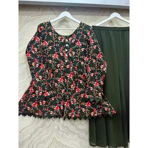 Conjunto de Top-Bottom para mujer con elegante hilo de bordar y lentejuelas Trabajo Hermoso diseño - Product Image 2