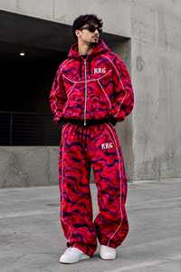 Conjunto Deportivo para Hombre, Color Rojo y Morado, Estampado Abstracto, Sudadera con Capucha, Manga Larga, Corte Regular, Estilo Urbano, 100% Poliéster - Product Image 2