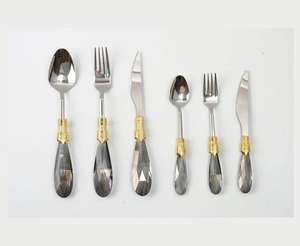 Juego de cubiertos de metal con acabado antiguo para una presentación de comidas única, accesorios de decoración moderna para la cocina. - Product Image 1