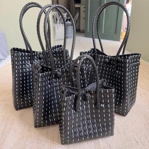 Ensemble de sacs fourre-tout tissés à carreaux pour femmes, sacs à main à motif noir et blanc, poignées en corde, design écologique, prix d'usine Indonésie - Product Image 6