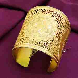 Wholesale 14K 18K 24K Dye Gold Plated Brass Cuff <b>Kada</b> With A Filigree Floral Design Chain Clasp Fashion Cuff <b>Kada</b> Bangle Jewelry - Product Image 1