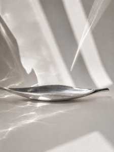 Round Stainless Steel Eco-Friendly <b>Decorative</b> <b>Plate</b> Polished Modern Design Handmade Plant Pattern Dishes & <b>Plates</b> - Product Image 2