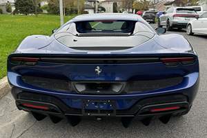 Producto TOP: Ferrari 296 GTS 2024 Usado en Perfectas Condiciones, Motor V6 Biturbo de 818 hp, Híbrido, Listo para Usar - Product Image 3