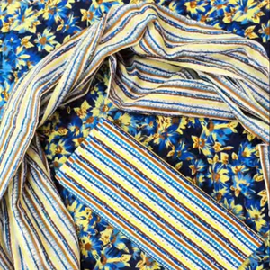 Tela de algodón sin coser con estampado floral indio hecho a mano para la confección de trajes Salwar y vestidos. - Product Image 1