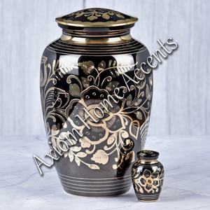 Urna de cremación de latón hecha a mano con diseño floral intrincado Tapa segura para cenizas Recuerdo funerario por Axiom Home Accents - Product Image 1