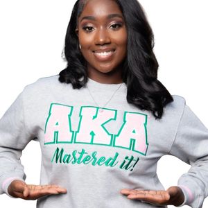 Sudadera Gris Unisex con Cuello Redondo y Estampado Gráfico de Mastered It, Algodón Premium, Informal, Elegante y Cómoda - Product Image 2