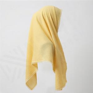 ผ้าคลุมไหล่ชีฟองขายส่งสำหรับผู้หญิงมุสลิม ฮิญาบ ผ้าพันคอแบบดั้งเดิม คุณภาพพรีเมียม เนื้อผ้านุ่ม สวมใส่ได้อย่างสุภาพ ผ้าคลุมศีรษะสุดหรูหรา ทันสมัย แฟชั่นยอดนิยม - Product Image 3