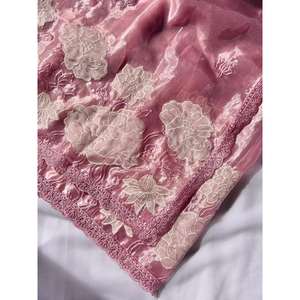 Sari de Diseño ELITE WEAVES Oris de Seda con Apliques Rosas, Sari Indio Tradicional Elegante para Invierno/Verano - Product Image 3