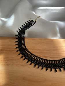 Elegante Conjunto de Collar y Pulsera con Cuentas Geométricas para Mujer, Joyería Hecha a Mano con Patrones Coloridos, Base Negra, por UO - Product Image 3