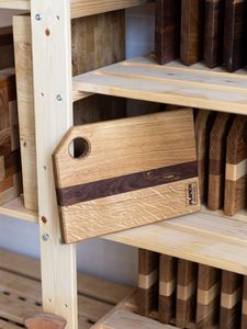 Tabla de cortar rectangular de madera a rayas de 1.3 cm de grosor, apta para lavavajillas y no tóxica - Product Image 2