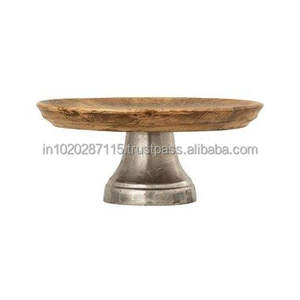 Présentoir à gâteaux en bois naturel, idéal pour un décor de cuisine écologique et des arrangements de table de fête sur le thème de la ferme - Product Image 3