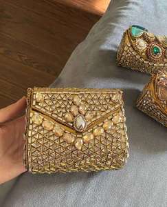 Bolso de mano bordado chapado en oro con cuentas verdes y piedras Kundan, regalos de diseño étnico para bodas y fiestas, AL MALIK CRAFT Uttar - Product Image 1