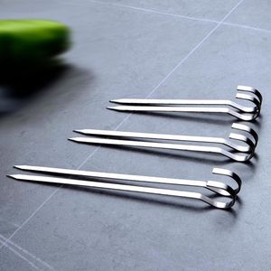 Brochetas de acero inoxidable para uso intensivo en barbacoas al aire libre, ideales para cocinar carne y verduras fácilmente. - Product Image 2