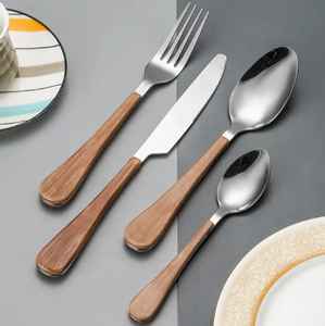 Achetez une cuillère à salade en acier inoxydable avec poignée design, compatible lave-vaisselle, cuillère de service classique, qualité export pour cuisines, hôtels, maisons. - Product Image 4