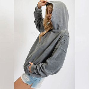 Sudadera con Capucha Personalizada Unisex de Alta Calidad con Adornos de Tachuelas a la Moda para Uso Casual - Product Image 4