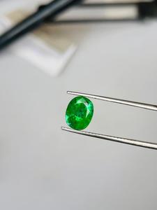Esmeralda Natural de Zambia, Corte Ovalado, 2.45 Quilates, Calidad AAA, Verde, Certificada por IGI, Brillo Excelente, Corte y Pulido Perfectos para Joyería - Product Image 4