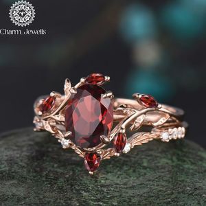 Bague de Fiançailles Femme Charm_Jewells en Argent Plaqué Or Rose avec Moissanite Taille Coussin Sertie à Griffes Motif Végétal Vintage - Product Image 5