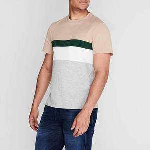 T-shirt de performance pour homme en tissu respirant et confortable, coupe moderne et régulière, esthétique épurée, idéal pour les activités de plein air, doux - Product Image 4