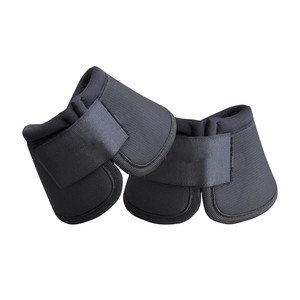 Protège-jambes noirs en maille respirante pour chevaux avec fermeture auto-agrippante - Product Image 2