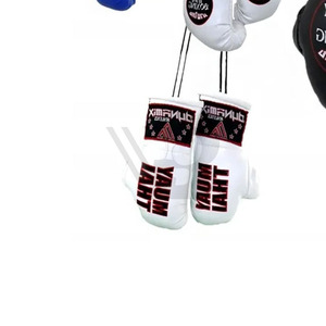 Porte-clés en cuir PU pour la maison, le bureau ou la voiture, à suspendre au rétroviseur, mini gants de boxe tendance, vente chaude - Product Image 1