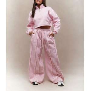 Ensemble de survêtement deux pièces pour femme : Sweat-shirt court à col semi-zippé et pantalon de survêtement large à plis et coupe droite - Product Image 1