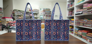 Sac fourre-tout en coton imprimé floral bleu avec poches intérieures légères - Style bohème vintage pour les voyages et le shopping en toutes saisons - Product Image 3