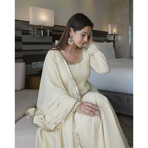 Ensemble de robe de soirée pour femmes avec pantalon et magnifique dupatta - Product Image 2