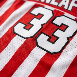 Conjunto de Uniforme de Baloncesto Personalizado con Rayas Rojas y Blancas ONEAPEX, Jersey sin Mangas y Pantalones Cortos para Hombre, Ropa Deportiva de Malla Transpirable para Equipo, Venta al Por Mayor - Product Image 4