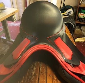 Revêtement sur mesure de luxe pour selles de cheval avec un design élégant, une grande durabilité et une finition artisanale en cuir haut de gamme - Product Image 5
