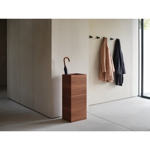 Paragüero de Madera de Nogal Hecho a Mano - Acabado con Pátina Antigua, Diseño Independiente, Aqudus Saleem AS-WN07, Venta al por Mayor - Product Image 3