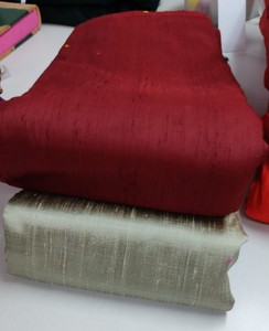 Tissu en soie de mûrier brute 100% pure - Product Image 1