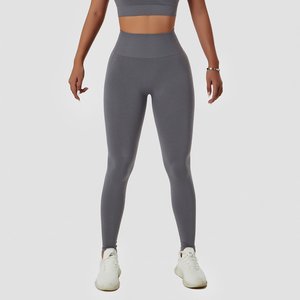 Conjunto Deportivo de Yoga con Estampado Moderno, Bra Deportivo y Leggings - Product Image 1