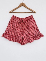 Ensemble Coordonné Pyjama en Coton Imprimé Cerises Roses pour Femme – Tenue de Plage Estivale avec Short à Volants et Haut Boutonné – Vêtements de Détente