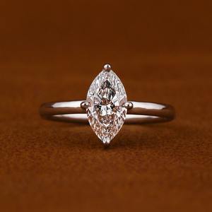 Bague solitaire en or blanc massif 14 carats avec diamant de laboratoire marquise E VVS1 de 1 à 2 carats, certifiée IGI, bijoux fins - Product Image 1