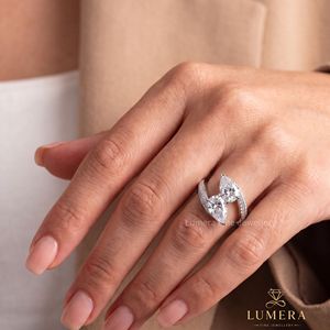 Bague de fiançailles Toi et Moi Halo en diamant double taille poire, diamant de laboratoire original, cadeau d'anniversaire - Product Image 5