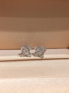 Pendientes de Oro Blanco de 14K con Diamantes Cultivados en Laboratorio en Forma de Trébol, Pendientes Minimalistas con Diamantes en Forma de Flor para Mujer, Joyería Elegante - Product Image 3