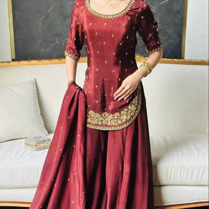 Conjunto de Kurta/Pantalón/Dupatta de Seda Romana para Mujer, con Bordado, de Secado Rápido, Estilo Moderno, para Bodas/Fiestas/Diwali - Product Image 1