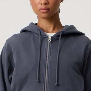 Hoodie court et personnalisable pour femme, prix avantageux pour les acheteurs en gros, service OEM, coupe décontractée, couleur unie avec logo 2026 - Product Image 2