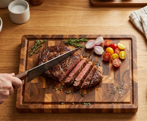 Planche à découper en bois d'acacia de qualité supérieure avec rainure, planche à découper en bois robuste pour légumes, préparation culinaire, en provenance du Vietnam - Product Image 6
