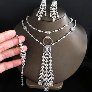 Nouvel ensemble de bijoux de luxe tendance 4 pièces en forme de cœur, collier, boucles d'oreilles, bracelet et bague pour femme, bijoux de mariage en argent - Product Image 5