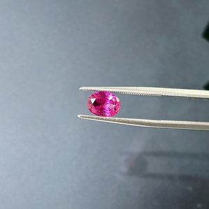 แหวนแซฟไฟร์สีชมพูทรงวงรีสำหรับตัดจากหินอัญมณีสีชมพูและเครื่องประดับที่ใช้ในห้องปฏิบัติการสามารถปรับแต่งได้ - Product Image 1