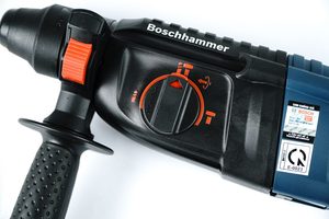 สว่านโรตารี่ GBH 2-26 RE พร้อมแปรงขัดหมุนได้ กำลังแรง และหัวจับแบบ SDS-PLUS สำหรับการเจาะคอนกรีต หิน และโลหะอย่างรวดเร็ว - Product Image 4