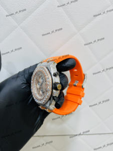 Montre-bracelet de style hip-hop avec cadran rond en acier inoxydable sertie de diamants moissanite et bracelet en caoutchouc - Product Image 4