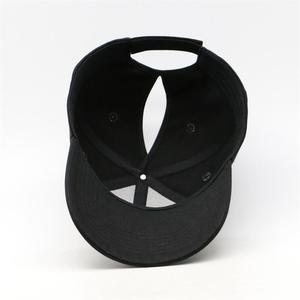 Gorra de camionero OEM 2026 con visera de malla y cola de caballo, diseño de media gorra vacía con visera empalmada, fabricada por TRIOTAKE INDUSTRY - Product Image 3