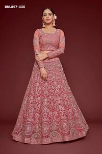 Conjunto de Lehenga-Choli rosa semicosturado con bordado de hilo Zari-Badla y purpurina, de corte en A, con malla suave y pesada, de proveedor de la India. - Product Image 2