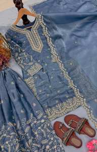 Traje Kurti Plazzo de Seda Gmy con Bordado Intenso y Mangas Elegantes – Ropa de Fiesta - Product Image 2