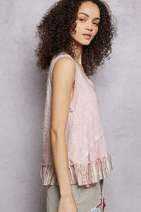 Camiseta sin mangas con textura y cuello en V con estampado floral POL - Product Image 3